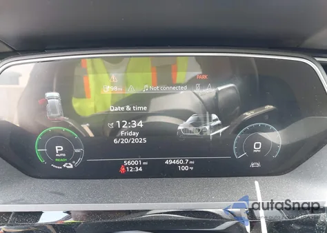 2019 Audi E-Tron Premium Plus z USA, uszkodzony, nr VIN WA1VAAGE1KB025145